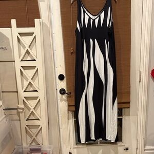 Chic Black and White Maxi Dress
